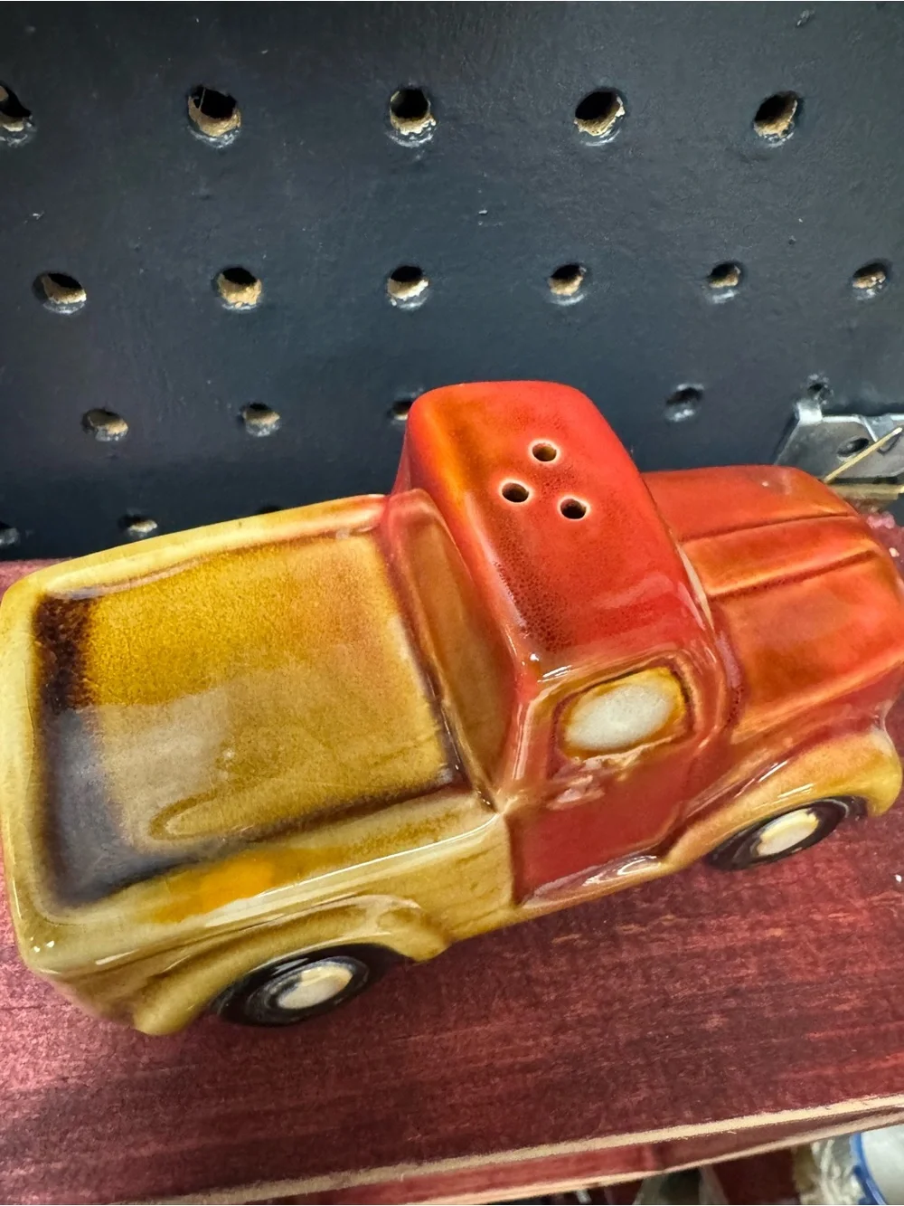 Apple Farm Truck Salt & Pepper Shaker Retro Ceramic Novelty Set Farmhouse Fall